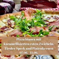 Foto diambil di Pizzazza oleh Pizzazza pada 6/7/2021