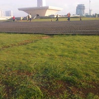 Photo taken at Jogging Track MONAS by yulfa m. on 3/26/2015