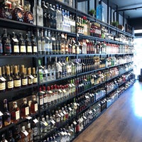 Foto tirada no(a) Bordo Şarap ve İçki Mağazası por Kerim em 7/19/2021
