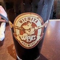 3/25/2023 tarihinde Austin B.ziyaretçi tarafından Wichita Brewing Company &amp;amp; Pizzeria'de çekilen fotoğraf