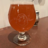 Снимок сделан в Wichita Brewing Company &amp;amp; Pizzeria пользователем Austin B. 2/22/2023