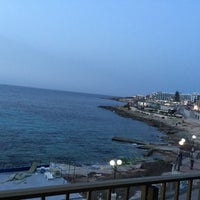 Снимок сделан в Buġibba Square пользователем Todd V. 4/26/2017