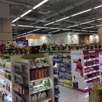 Photo taken at Fairprice Finest by Kengo M. on 5/1/2017