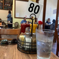 Foto tirada no(a) Cafe 382 por Stanley D. em 8/21/2019