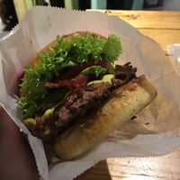 รูปภาพถ่ายที่ Jamy&amp;#39;s Burger โดย Diana เมื่อ 2/12/2016