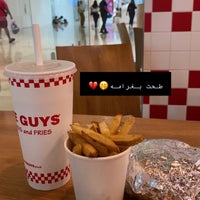 Photo taken at Five Guys by Yasser 💻 on 8/1/2022