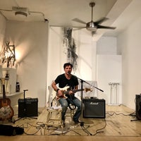 Foto tirada no(a) MIRROR tea house por Matthew em 8/18/2018