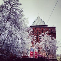 Photo taken at Остановка «Площадь Минина и Пожарского» by Катя Л. on 2/18/2014