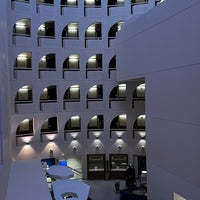 Foto diambil di Radisson Blu Hotel Lyon oleh Richárd E. pada 2/11/2023