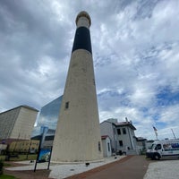 รูปภาพถ่ายที่ Absecon Lighthouse โดย R เมื่อ 8/15/2022