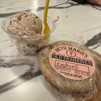 Снимок сделан в Beth Marie&amp;#39;s Old Fashioned Ice Cream &amp;amp; Soda Fountain пользователем Mike M. 1/14/2023