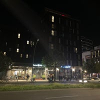 รูปภาพถ่ายที่ Hotel Indigo Berlin City East Side Gallery โดย ˈakiːm S. เมื่อ 9/2/2022