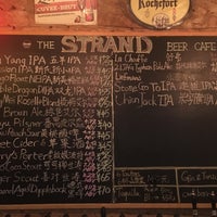 รูปภาพถ่ายที่ The Strand Beer Café โดย Helen เมื่อ 3/15/2019