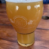 Foto tomada en Golden City Brewery  por RJ B. el 12/10/2022