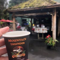 รูปภาพถ่ายที่ Mountain Thunder Coffee Plantation โดย Zach G. เมื่อ 12/9/2021