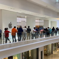 Photo taken at Apple Montgomery Mall by Sergej Z. on 9/20/2019