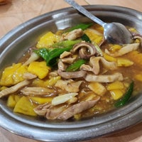 Photo taken at Fuk Shin / Borneo Chinese Food Masakan Pontianak by Edward H. on 2/28/2023