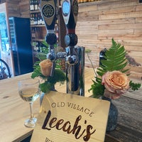 10/18/2020 tarihinde Ebony M.ziyaretçi tarafından Leeah&#39;s Old Village Wine Shop'de çekilen fotoğraf