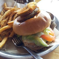 Das Foto wurde bei Stack&amp;#39;d Burger Bar von John G. am 6/5/2013 aufgenommen