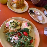 Photo taken at Snooze, an A.M. Eatery by Moツ on 7/8/2021
