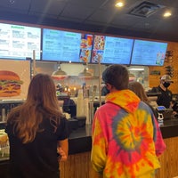 Foto diambil di BurgerFi oleh ♰Jim K. pada 10/30/2020