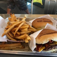 5/6/2017에 ♰Jim K.님이 BurgerFi에서 찍은 사진