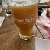 Foto tomada en Second Salem Brewing Company  por Nadine K. el 1/27/2023