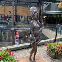 Photo taken at Amy Winehouse Statue by Olga B. on 8/16/2020