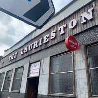 รูปภาพถ่ายที่ The Laurieston Bar โดย Nick P. เมื่อ 9/5/2020