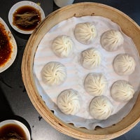Photo taken at Din Tai Fung 鼎泰豐 by James M. on 9/4/2018