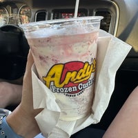 Foto tirada no(a) Andy’s Frozen Custard por Paulina em 3/25/2023