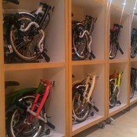 Photo taken at One Fine Day : Brompton Shop by Katooniverse Y. on 1/7/2016