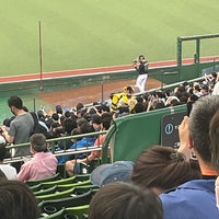 Photo taken at 一塁側内野指定席A by 博紀 (Hiroki) 中. on 6/18/2022