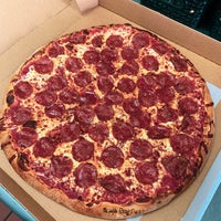 Снимок сделан в Valentino&amp;#39;s Pizza and Pasta пользователем Joey C. 4/30/2020