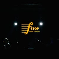 Foto tomada en F Stop Cabaret &amp;amp; Musichall  por Ahmet E. el 5/28/2022