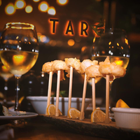 6/16/2020 tarihinde TARO Restaurant &amp;amp; Barziyaretçi tarafından TARO Restaurant &amp;amp; Bar'de çekilen fotoğraf