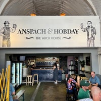 Foto diambil di Anspach &amp;amp; Hobday: The Arch House oleh Jonathan L. pada 7/9/2022