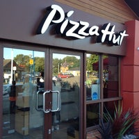 Photo taken at Pizza Hut by Jonathan L. on 8/3/2014