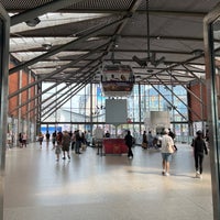 Photo taken at North Greenwich London Underground Station by Jonathan L. on 9/4/2022