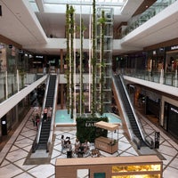 รูปภาพถ่ายที่ Aupark Shopping Center โดย Adel✈️🇸🇦 เมื่อ 7/5/2022