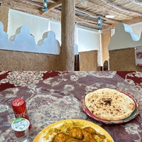 Das Foto wurde bei AlNufud Restaurant von عبدالعزيز.. am 4/22/2024 aufgenommen