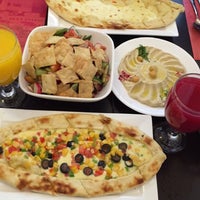 Foto scattata a Ennap Restaurant مطعم عناب da Salman R. il 5/14/2015