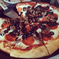 Foto tirada no(a) 4th St. Pizza Co. por 4th St. Pizza Co. em 6/12/2014