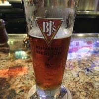 Photo taken at BJ&amp;#39;s Restaurant and Brewhouse by Julio P. on 10/3/2015