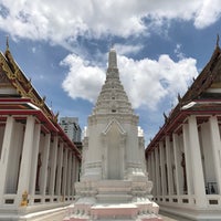 Photo taken at Wat Maha Phruettharam Worawiharn by Rhoi R. on 7/24/2017