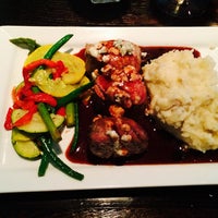 Foto scattata a Steak &amp;amp; Grape da Tevia W. il 6/8/2015
