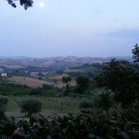 รูปภาพถ่ายที่ Trattoria Montechiaro โดย Claudia P. เมื่อ 7/20/2013