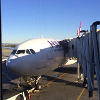 Photo taken at Hawaiian Airlines Check-in by Koreankitkat on 1/27/2015