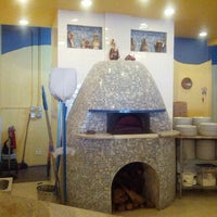 Photo taken at Pizzeria Da Nella Cucina Napoletana by Alex M. on 11/3/2012