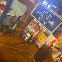 Photo taken at Bubba Gump Shrimp Co. by Ahmed ♉️ on 6/18/2023